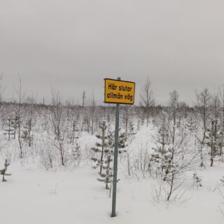 Happy to be up north again. As the sign says: end of the road...